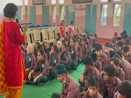 Prof Joshi giving lecture to students