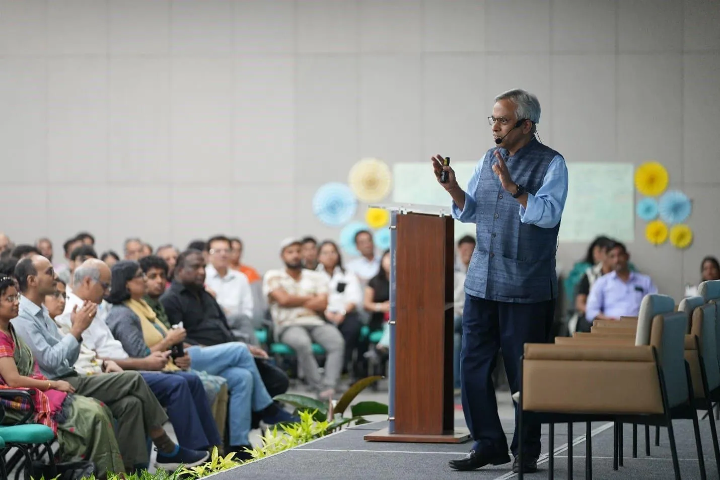 VC giving welcome speech